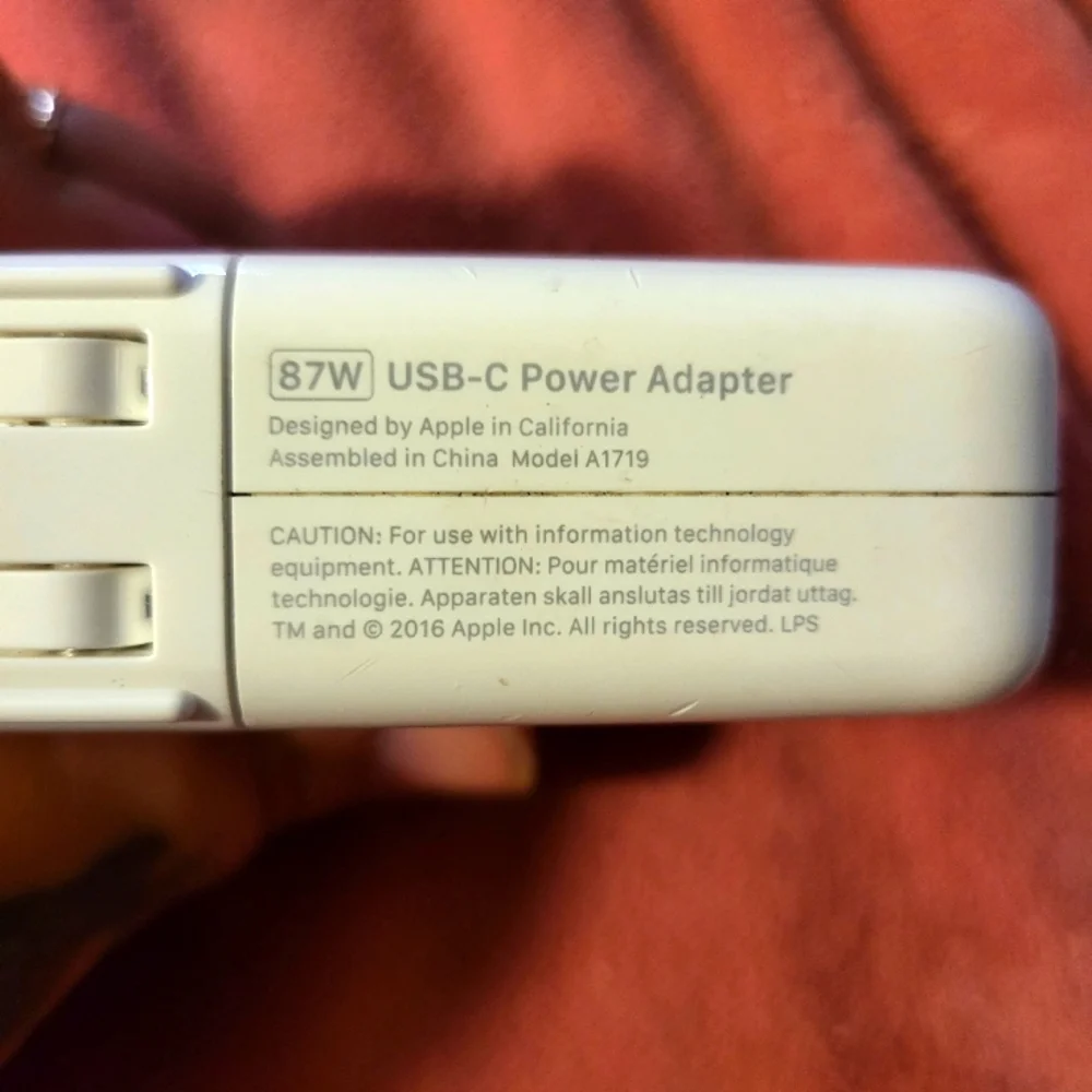 MacBook Pro Power adapter